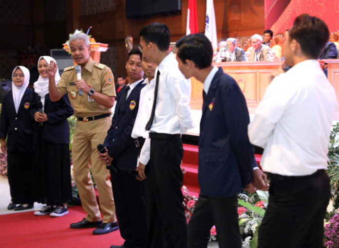 Ganjar Dorong Guru Jateng Nyambi Jadi Youtubers