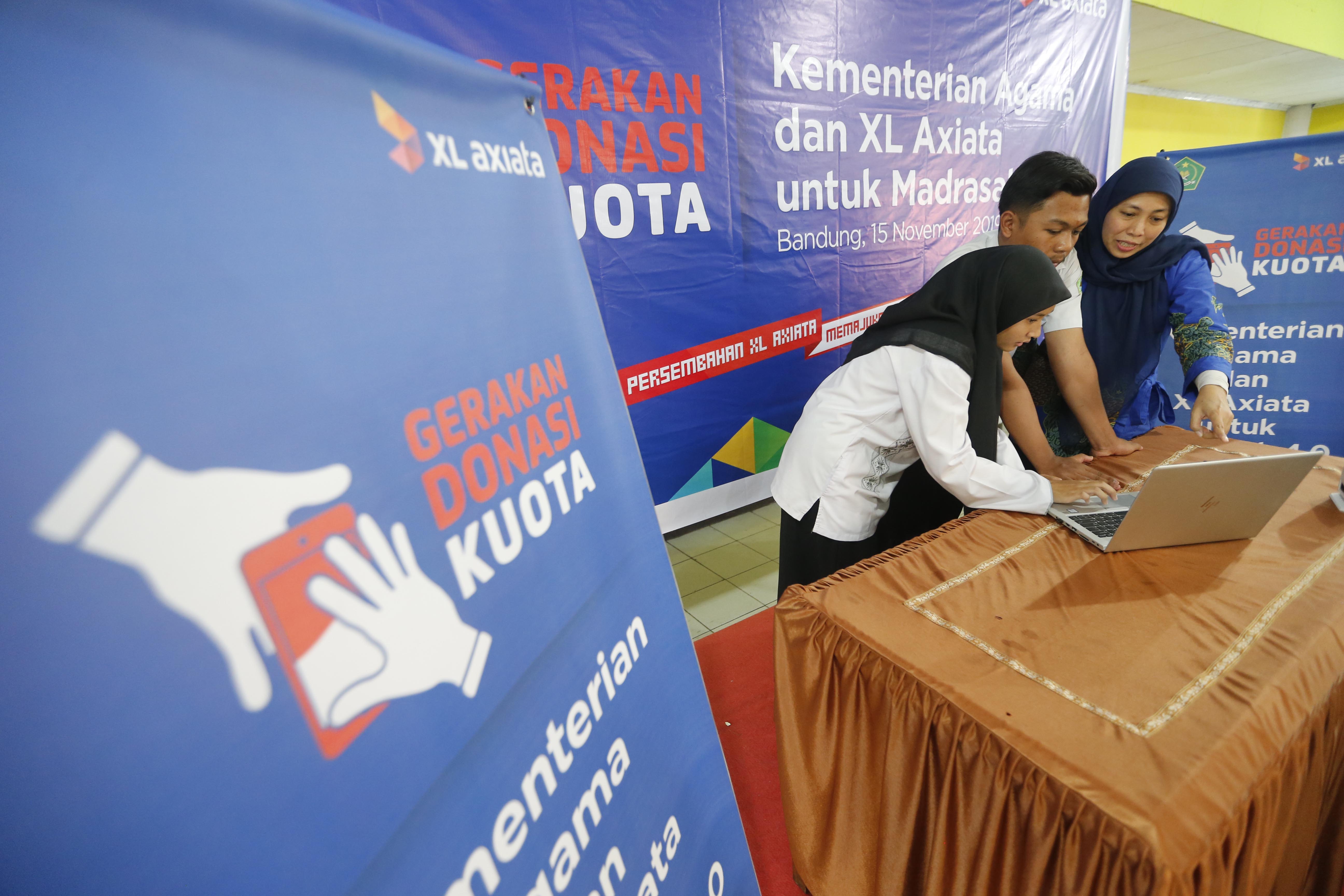 XL Axiata Perluas Penyaluran Gerakan Donasi Kuota ke Madrasah Aliyah di Jabar